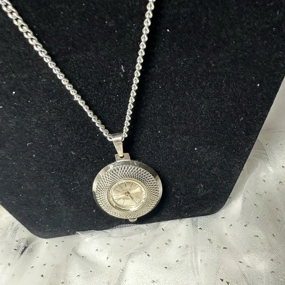 Vintage Silver tone La Petite pendant watch necklace.battery is not included - Picture 6 of 15